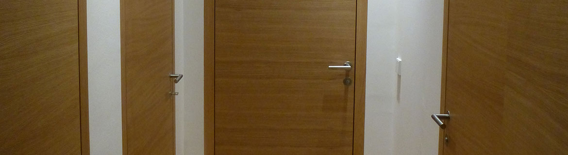 Wandbündige Innentüren aus Holz